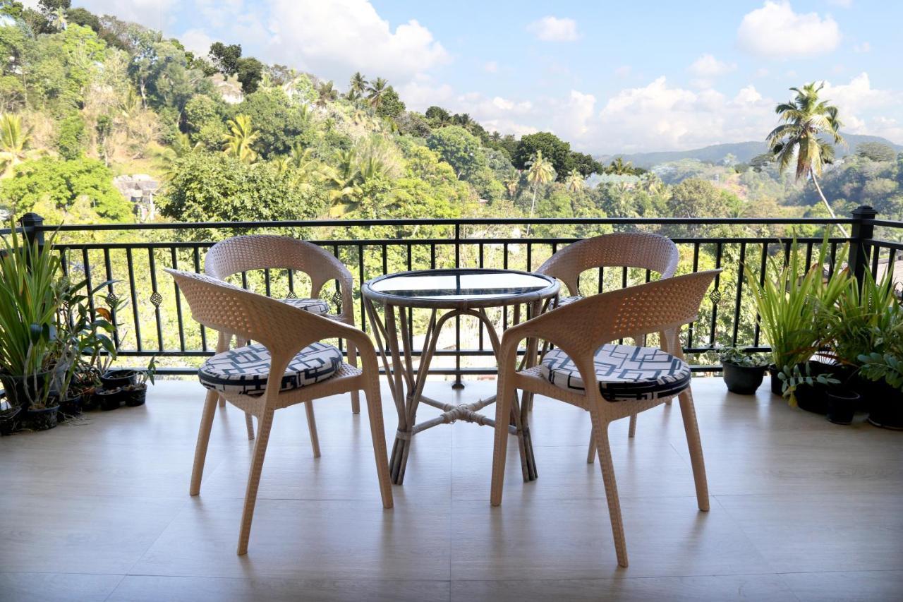 Chathu Holiday Home Kandy Extérieur photo